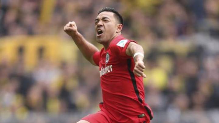 Marco Fabián festejando una anotación