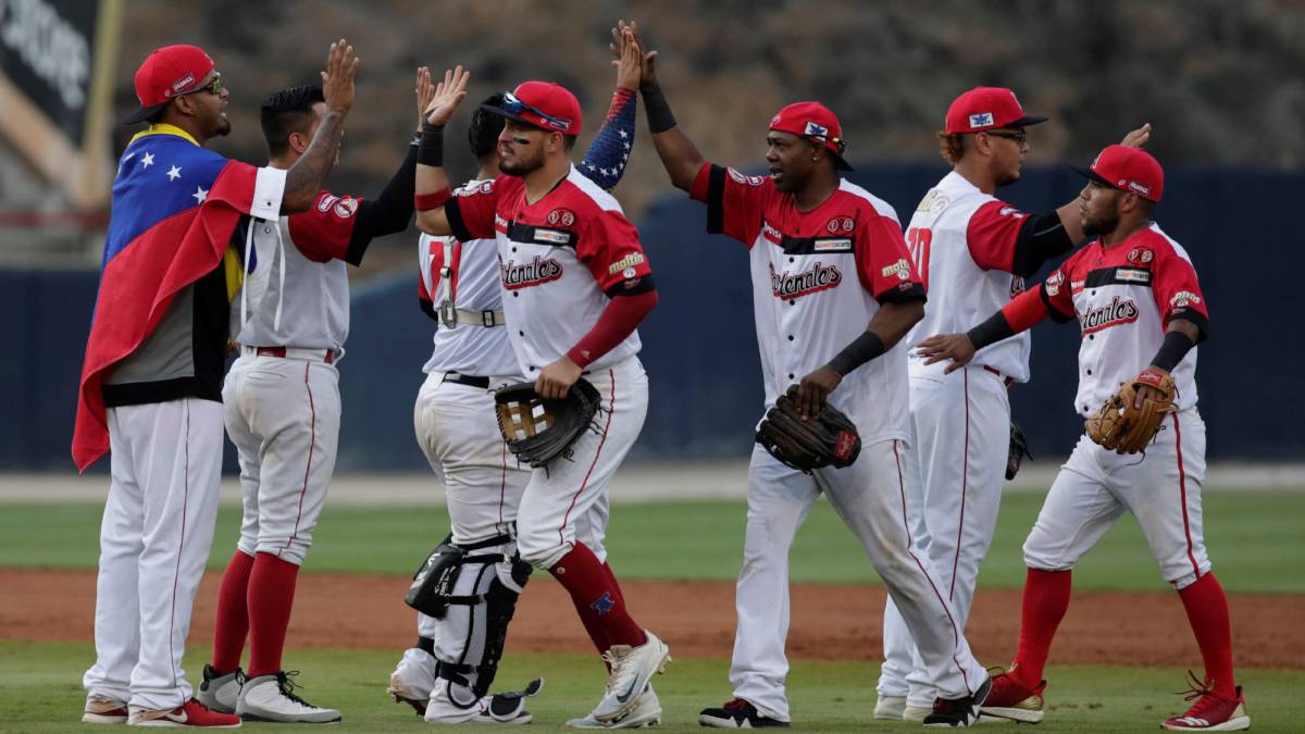 Cardenales de Lara después de vencer a los Leñadores
