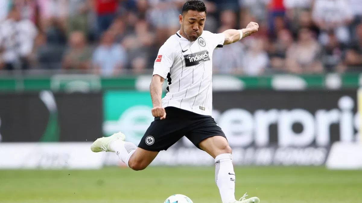 Marco Fabián en un partido de la Bundesliga