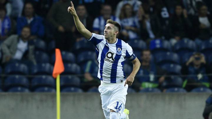 Héctor Herrera celebrating after scoring with Porto during a Champions League game