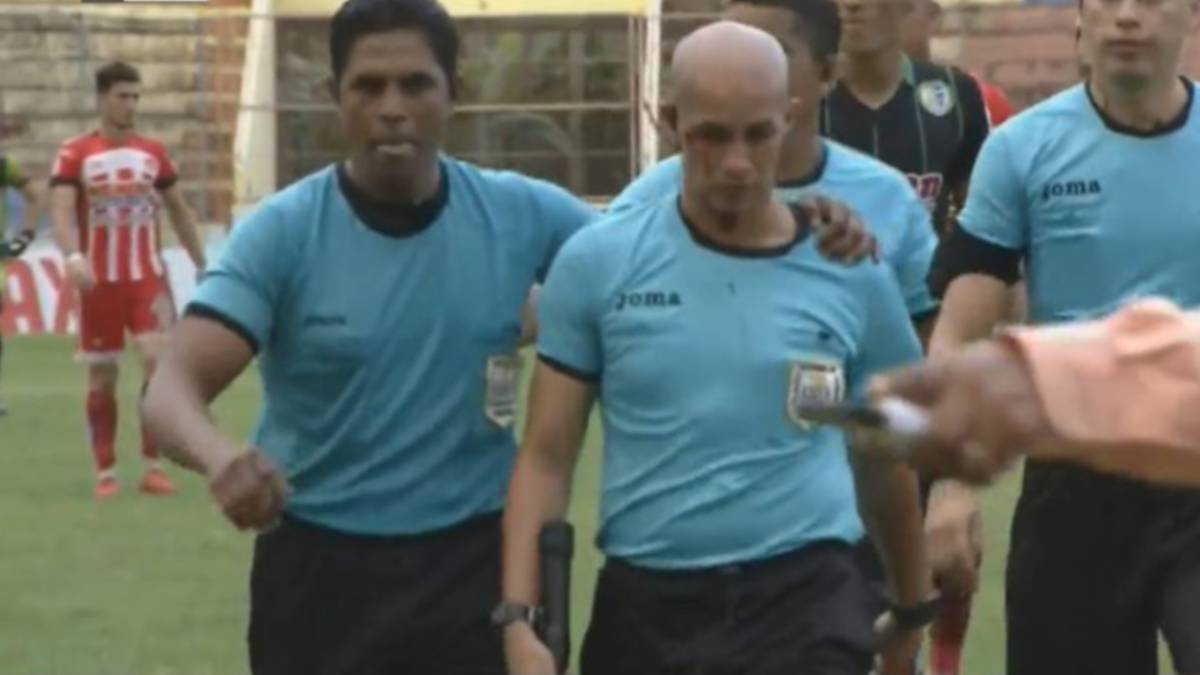 Gerson Matute abandona el estadio tras ser agredido