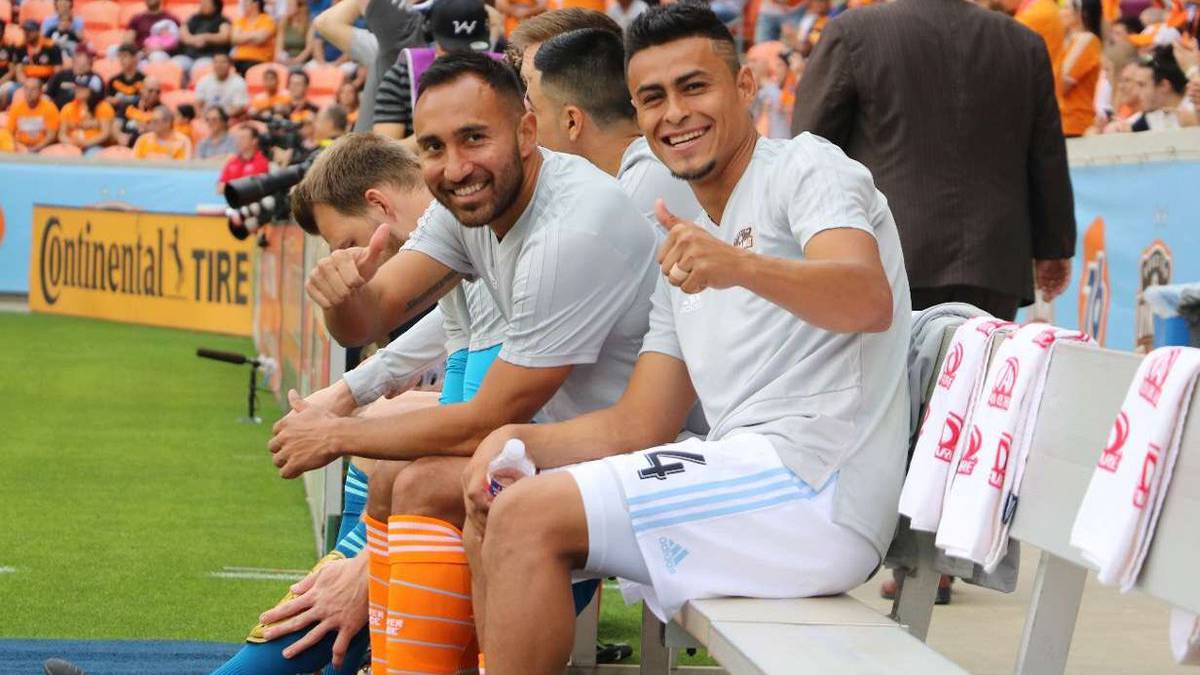 Darwin Cerén en partido con Houston