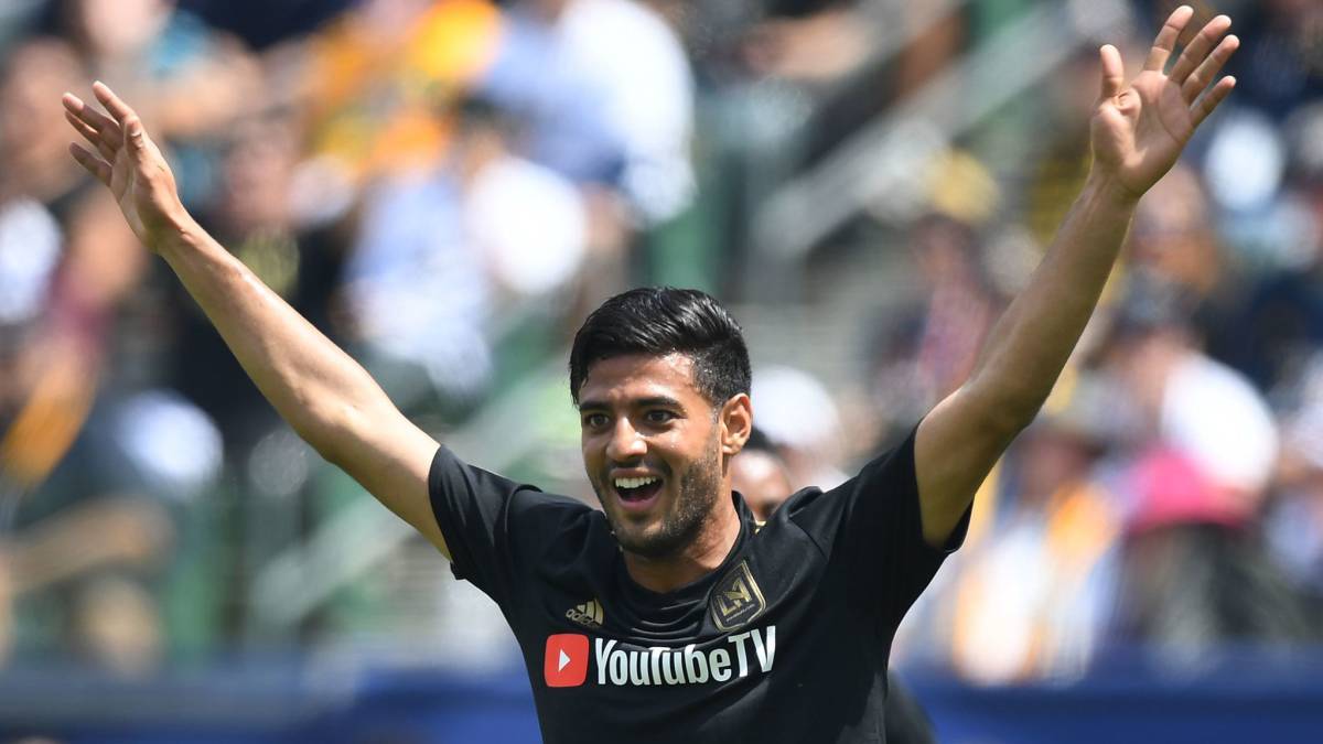 Carlos Vela festejando un gol con LAFC