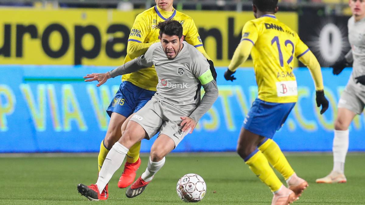 Alejandro Pozuelo en un partido con Genk