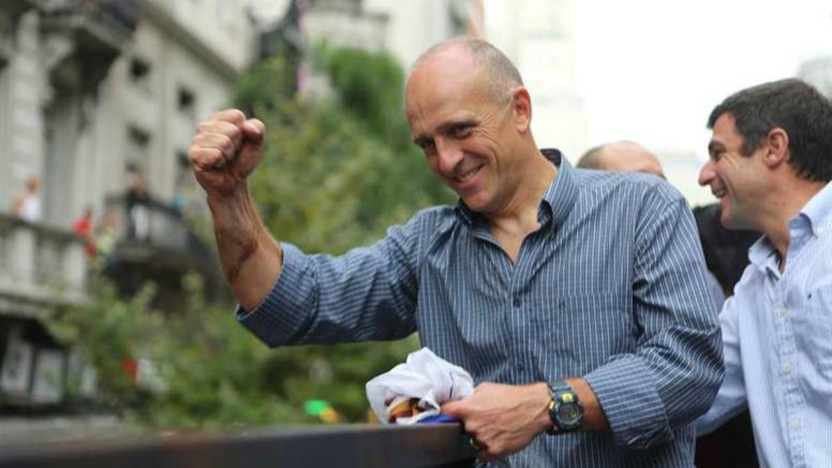 Después de un largo proceso de búsqueda se hizo oficial la llegada del estratega uruguayo como nuevo entrenador de la selección catracha.
