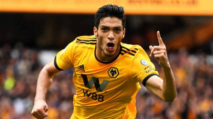 Raúl Jiménez celebrating after scoring with his current team the 'Wolves' of the Premier League