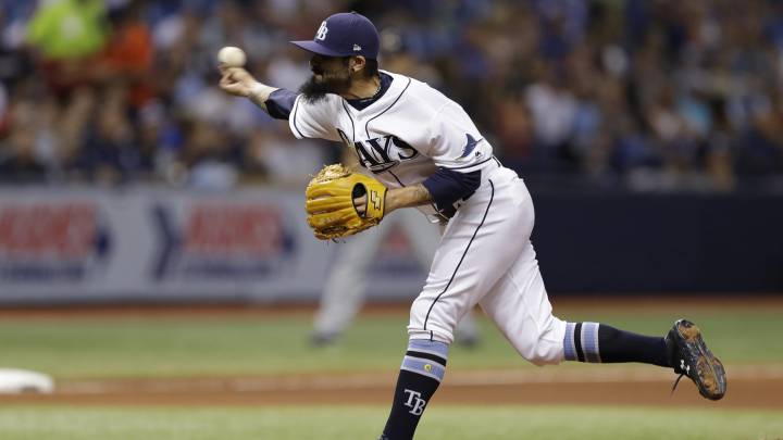 Sergio Romo en partido de los Rays