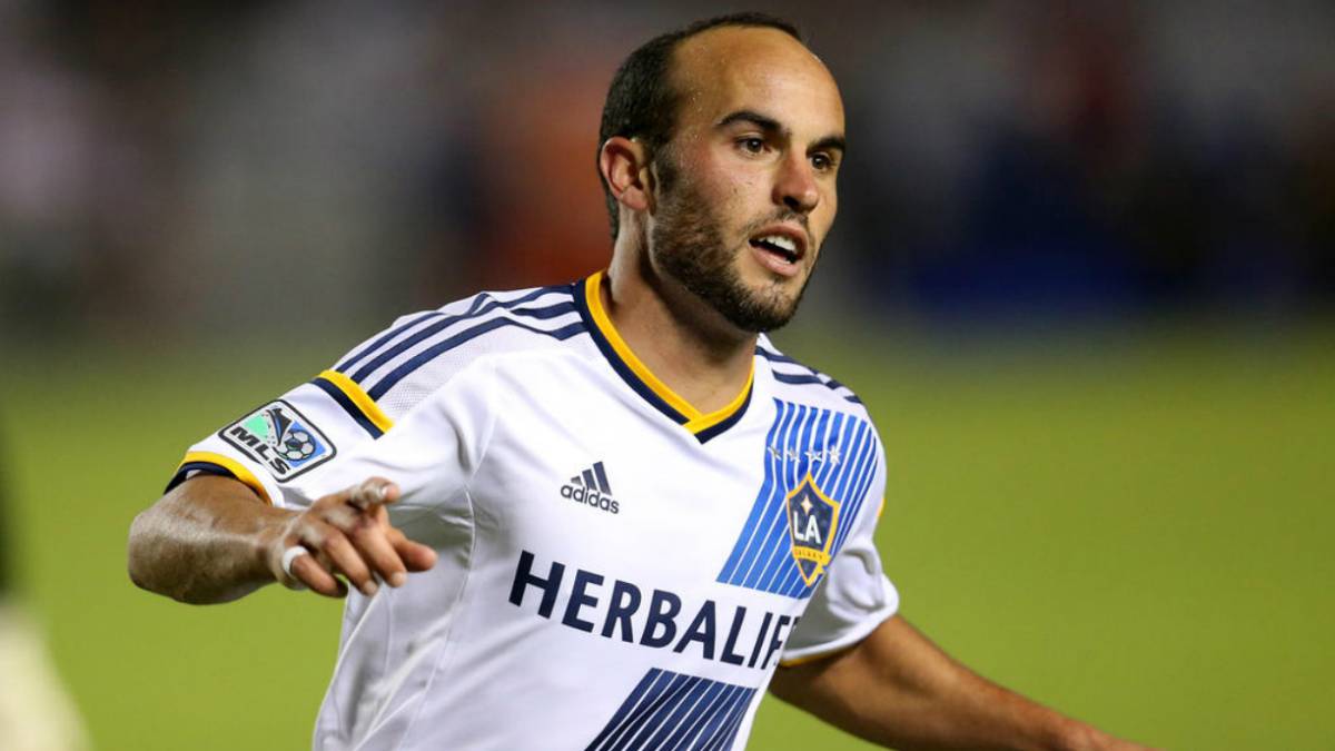 Landon Donovan celebrating after scoring with his former MLS team Los Ángles Galaxy