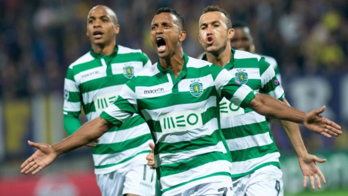 Nani celebrating with his teammates of Sporting Lisbon