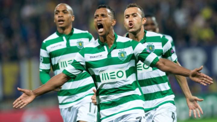Nani celebrating with his teammates of Sporting Lisbon