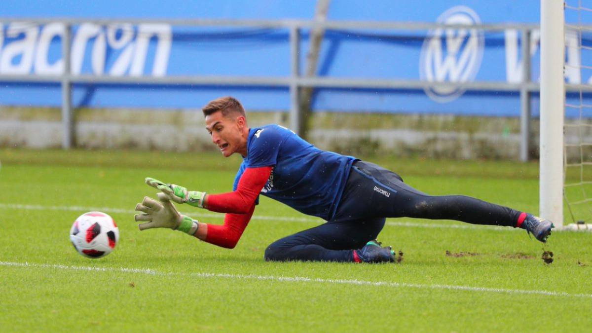 Sisniega entrenando con Real Sociedad
