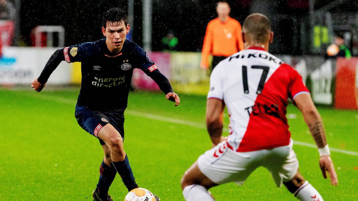 Hirving Lozano during the game against FC Utrecht