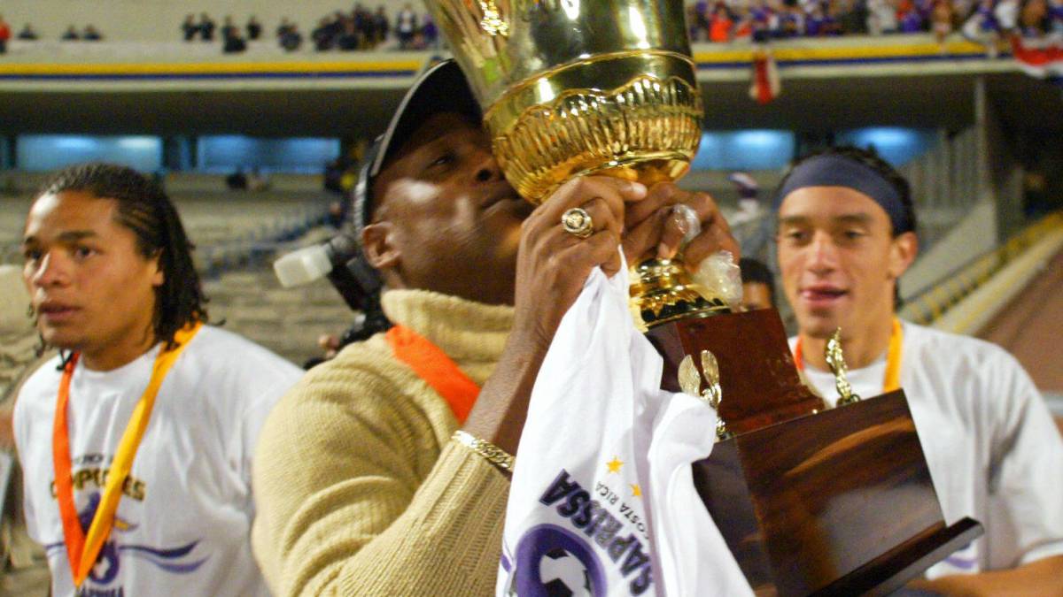 Saprissa celebrando el campeonato obtenido en 2005