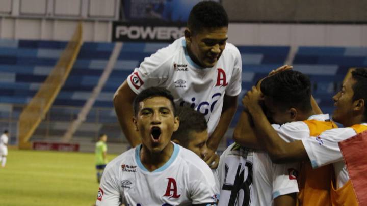 Históricamente los equipos mexicanos son favoritos a ganar la Concachampios, pero estos equipos de El Salvador han logrado derrotarlos.