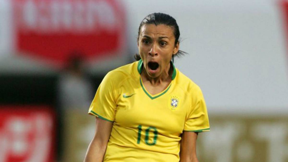 Marta celebrando anotación