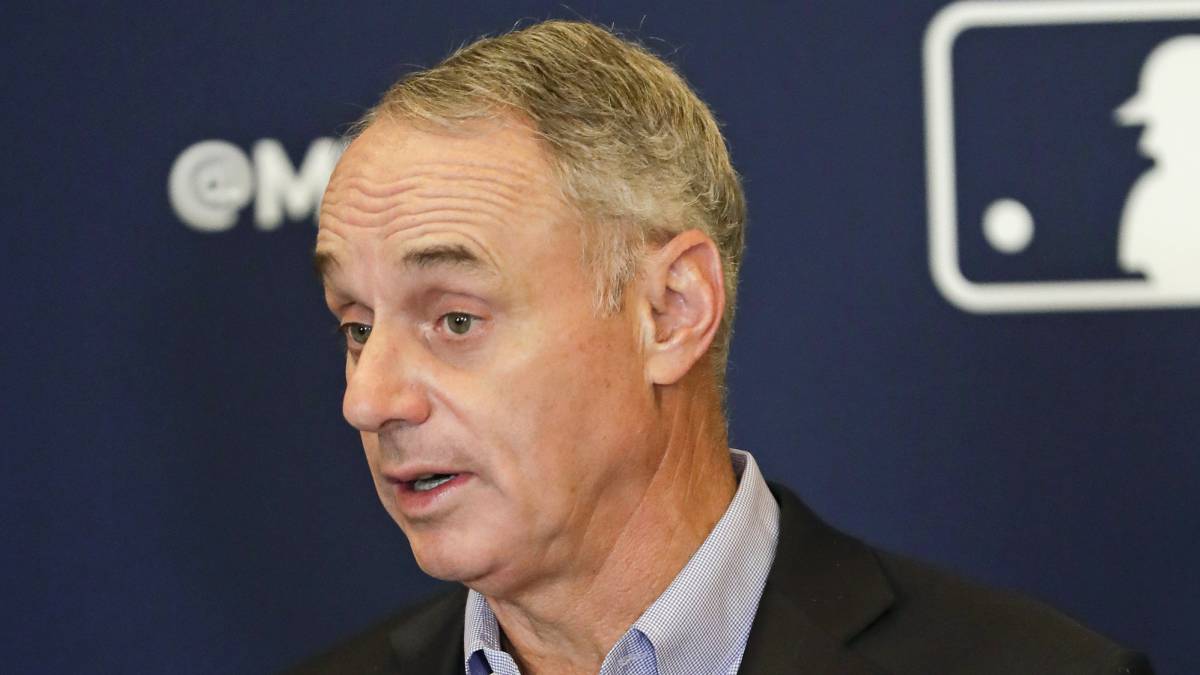 Rob Manfred en conferencia de prensa