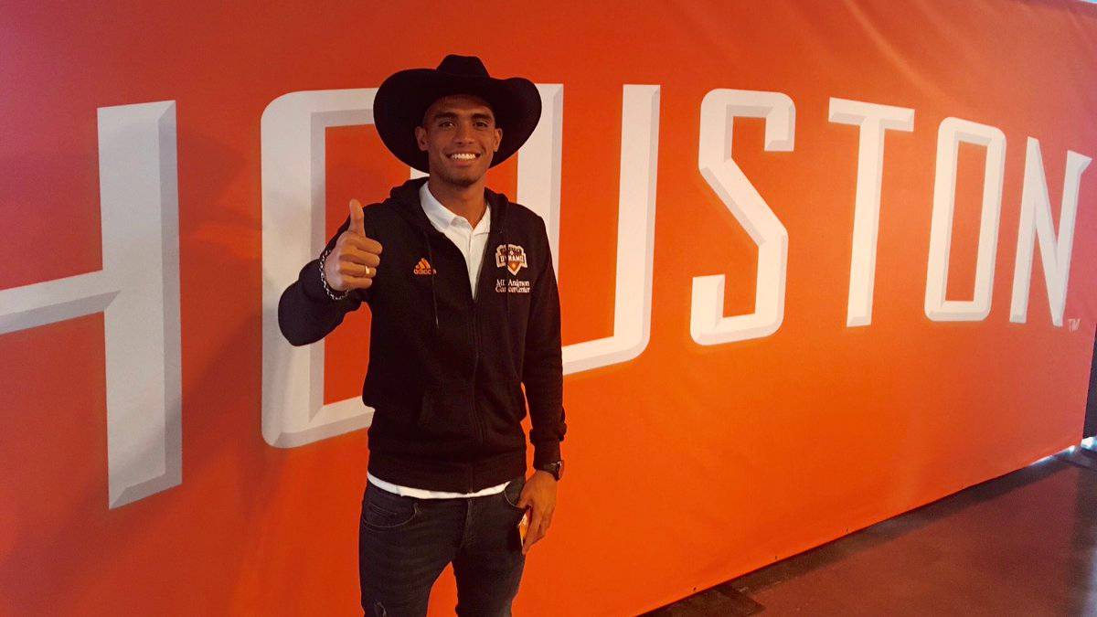 Mauro Manotas posando para Houston Dynamo