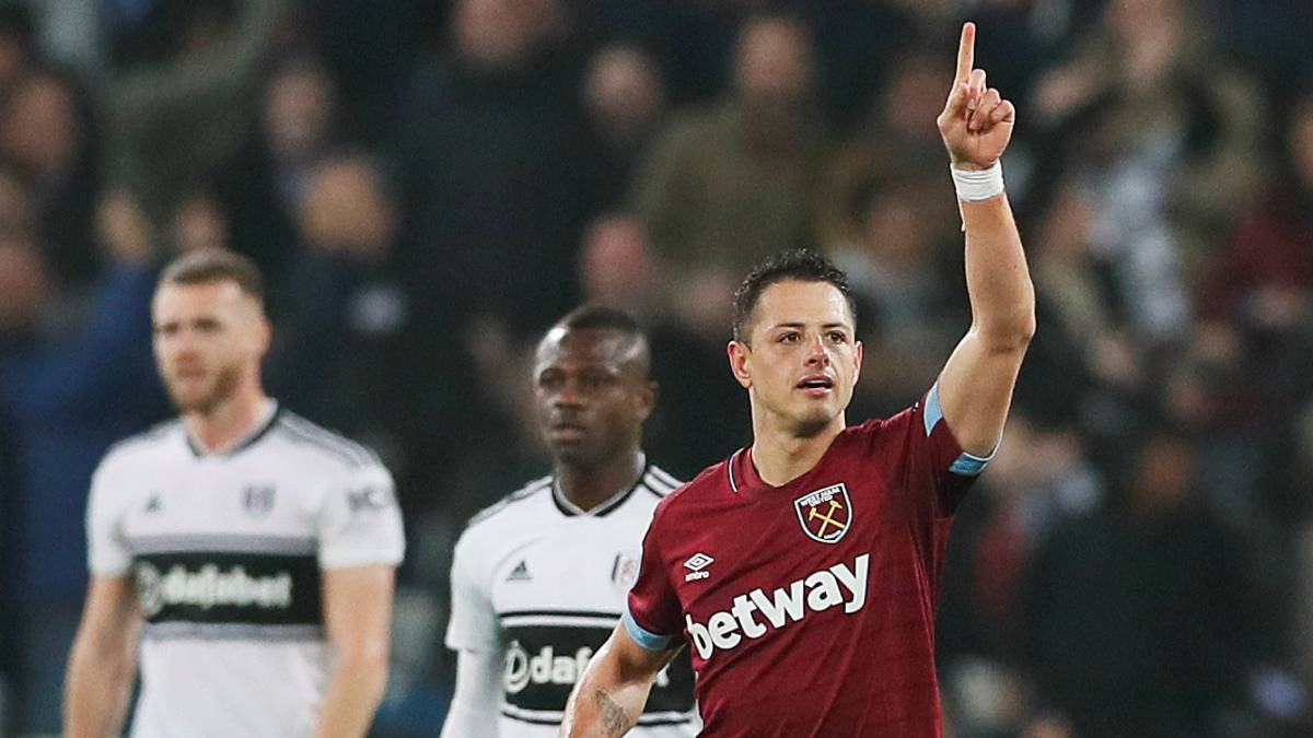 West Ham's Javier Hernandez celebrates scoring their first goal