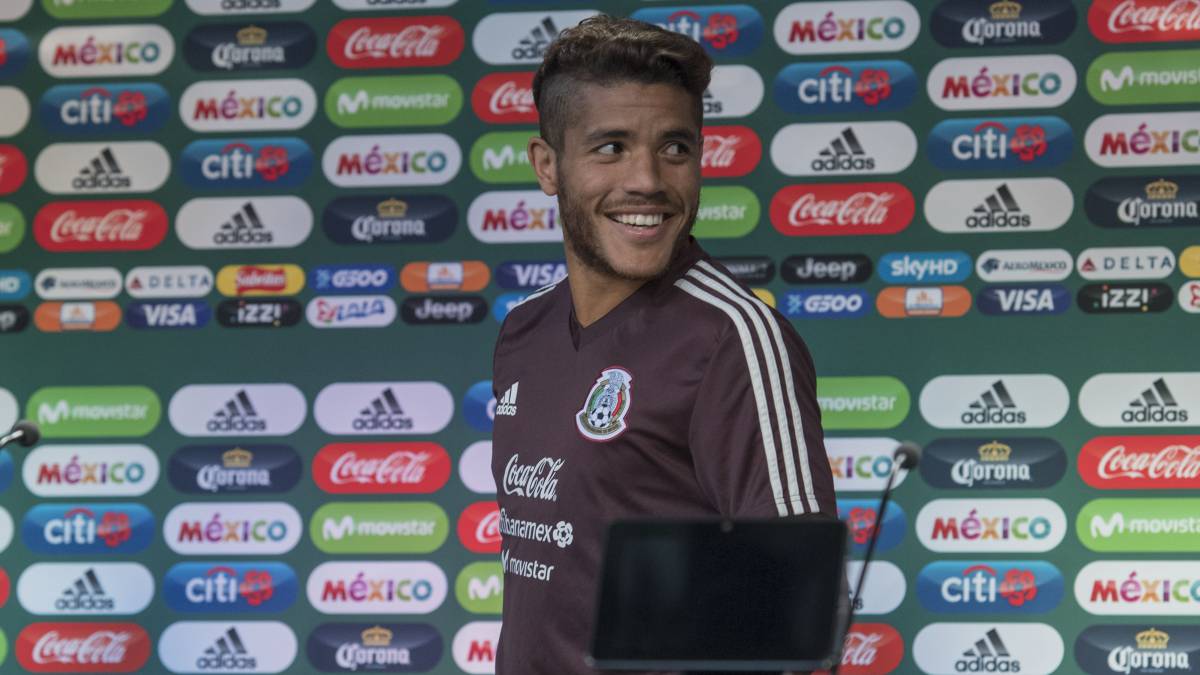Foto de Jonathan dos Santos durante la conferencia de prensa de la Seleccion Mexicana de Futbol desde las instalaciones del Dynamo de Kiev en Moscu.