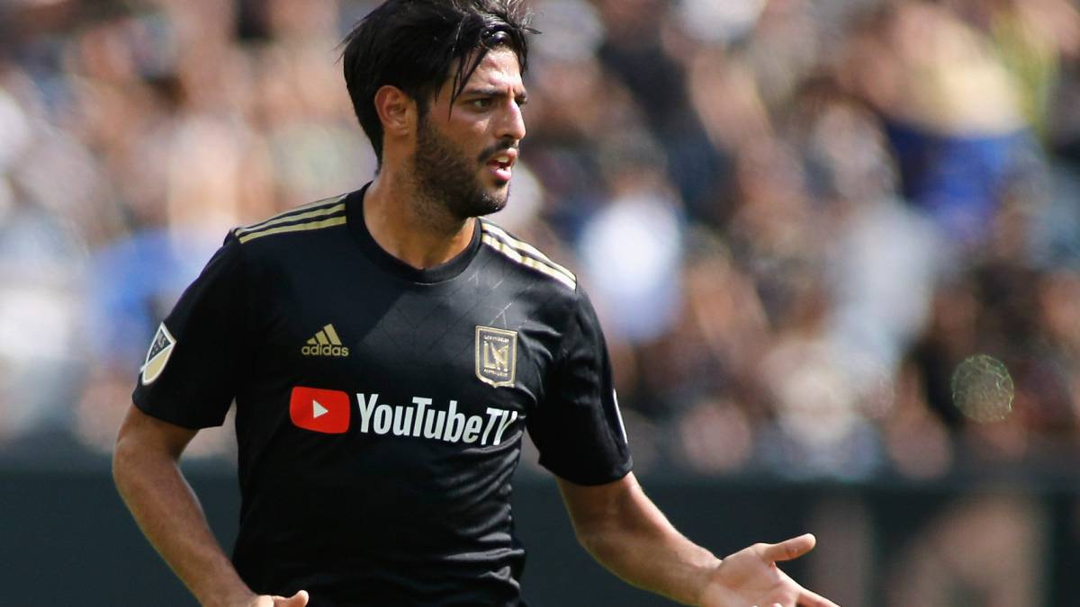 Carlos Vela en partido