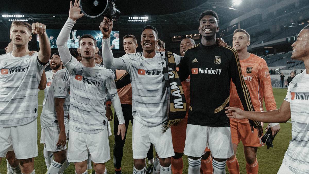 Jugadores de Los Angeles FC después de un partido amistoso