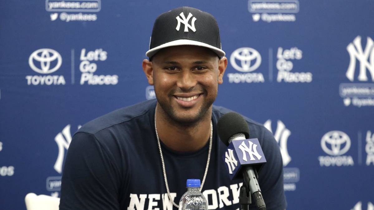 Aaron Hicks en conferencia de prensa
