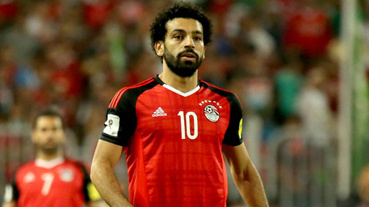 El estratega mexicano decidió poner fuera de la lista de Egipto al delantero del Liverpool para un partido importante por la Copa Africana de Naciones