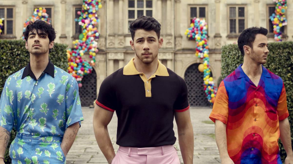 La banda estadounidense anunció su regreso a los escenarios en redes sociales. Kevin, Joe y Nick vuelven con el lanzamiento de un nuevo sencillo.