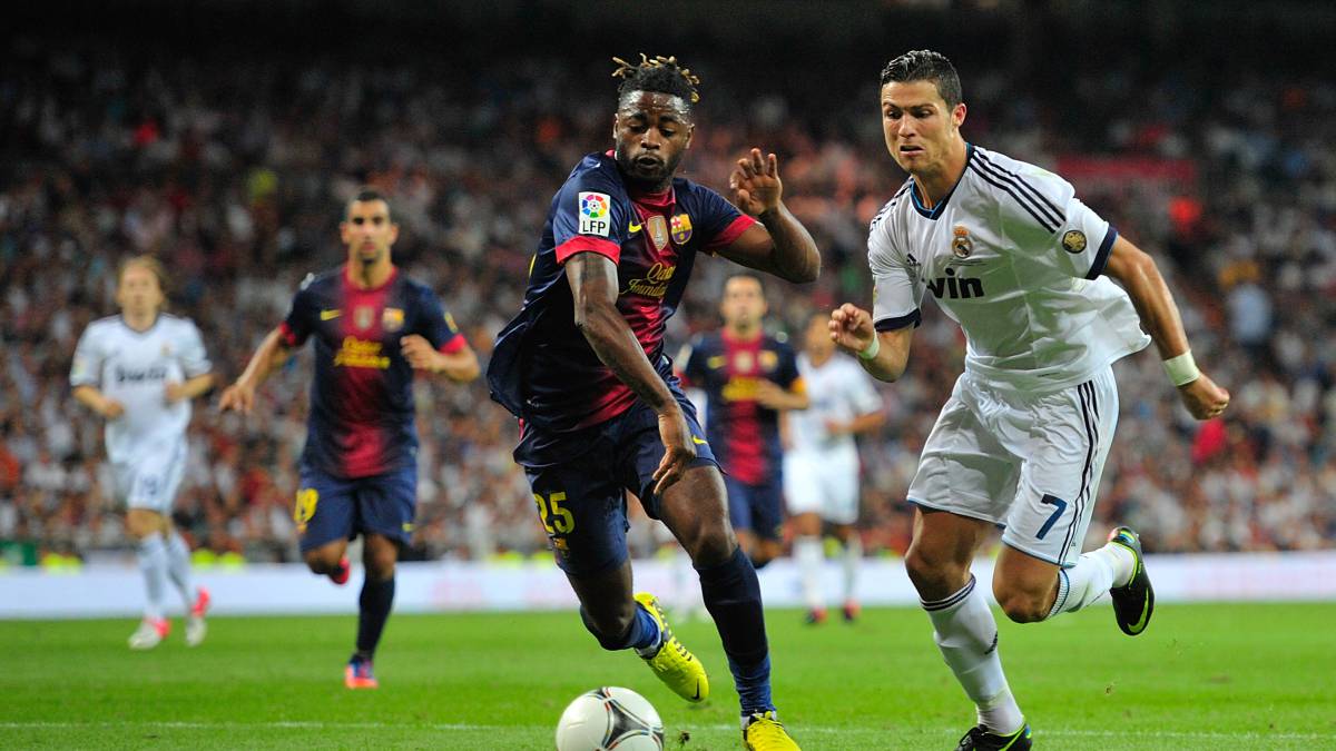 Alex Song contra Cristiano Ronaldo, jugando para Barcelona