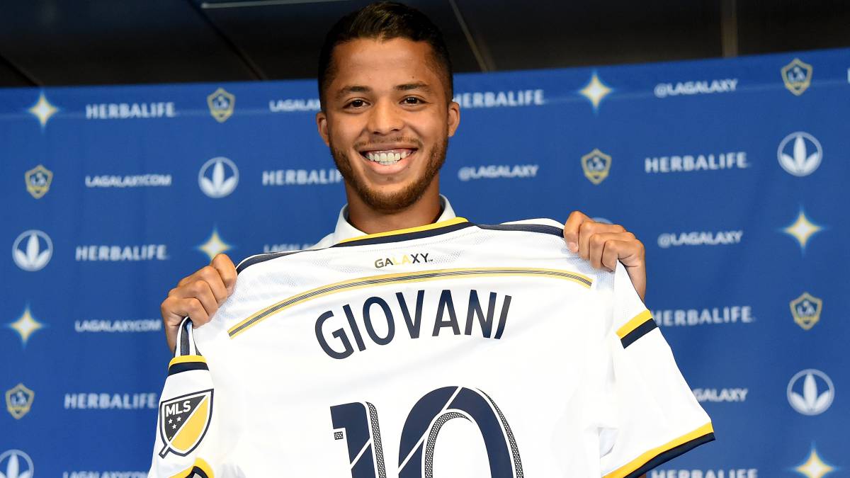 Giovani en su presentación con LA Galaxy