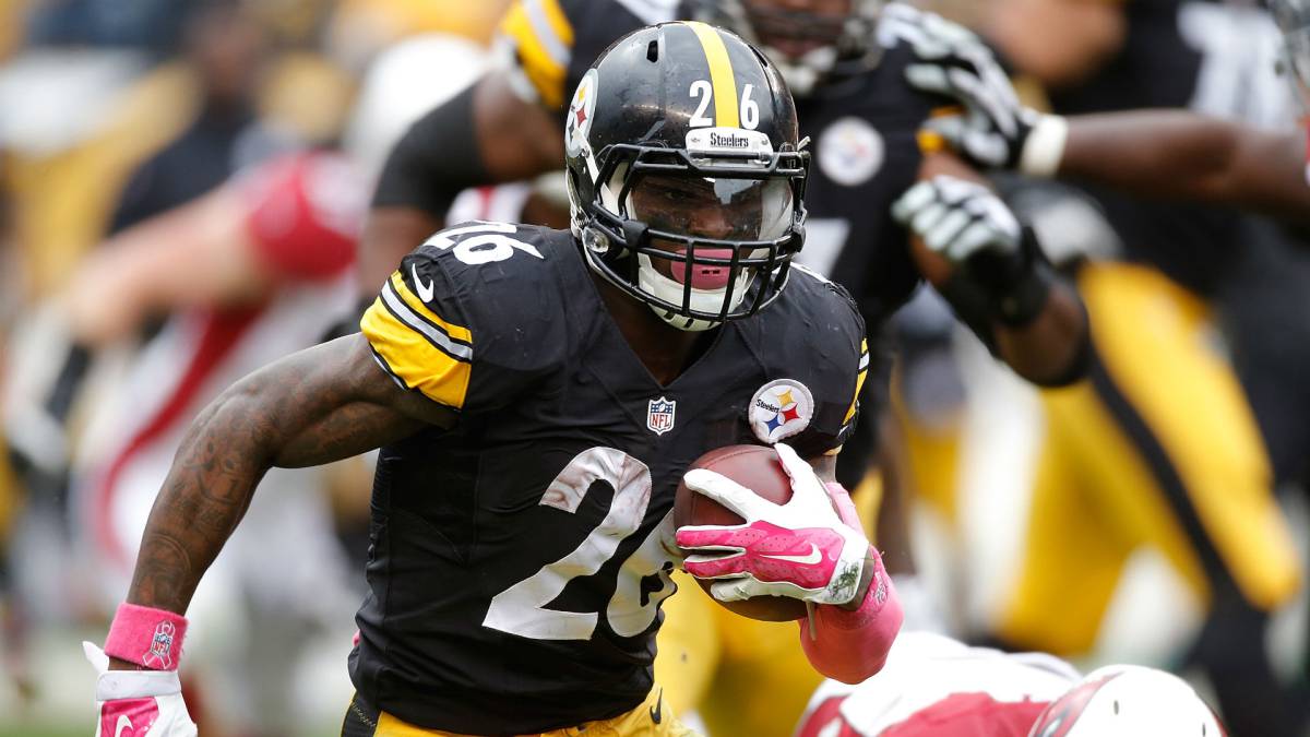 Le’Veon Bell acarreando el balón con Steelers