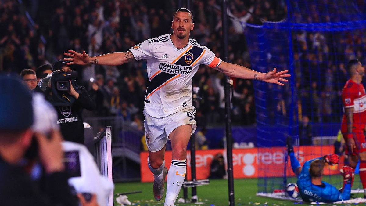 Zlatan celebrando anotación