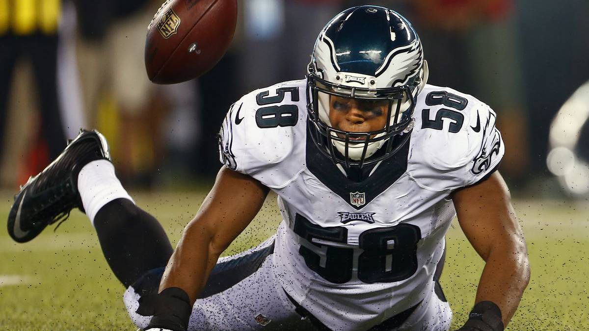 Jordan Hicks con los Eagles