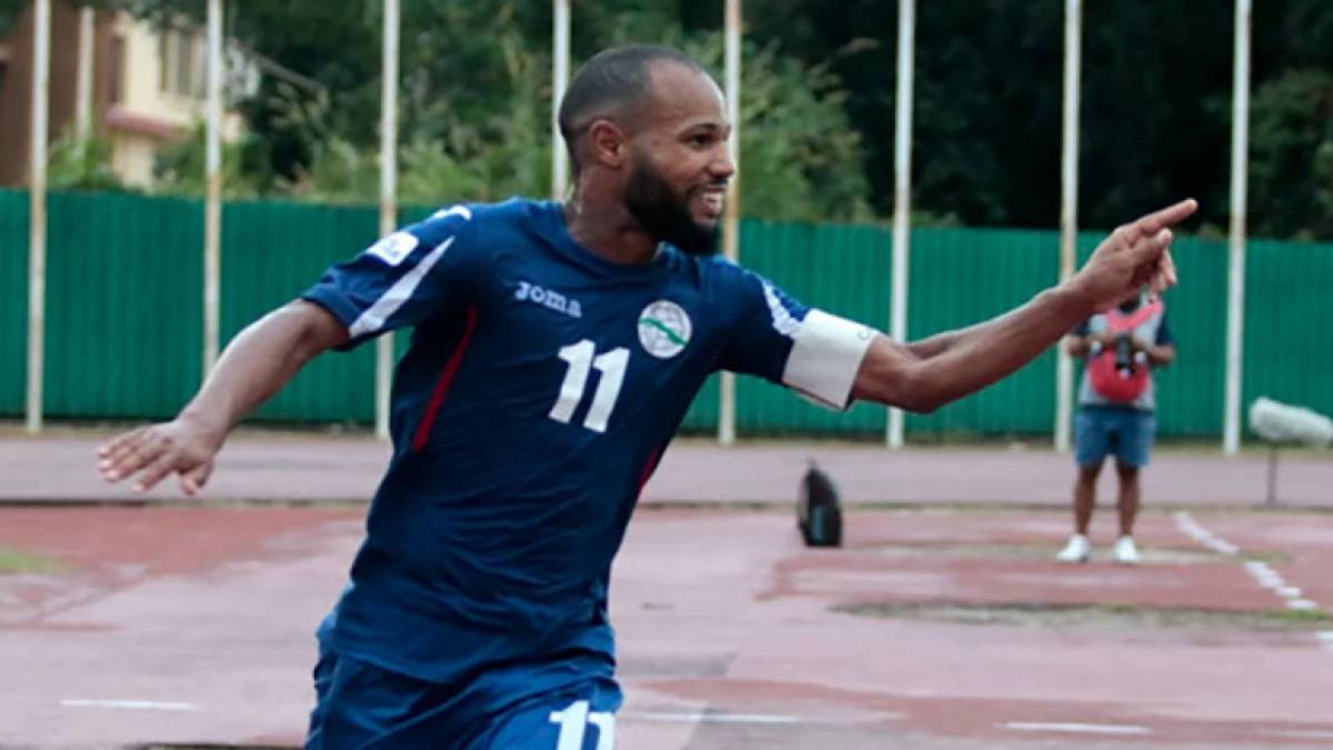 Yordan Santa Cruz celebrando un gol con Cuba