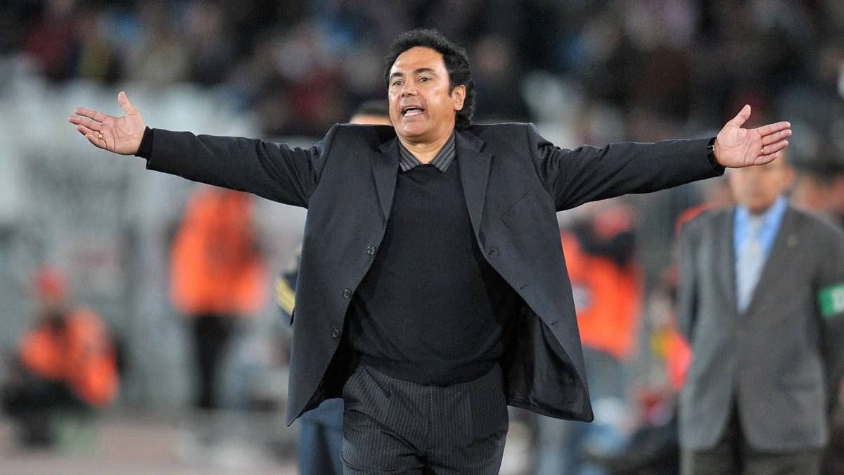 Hugo Sánchez as coach of Pumas from the Liga MX