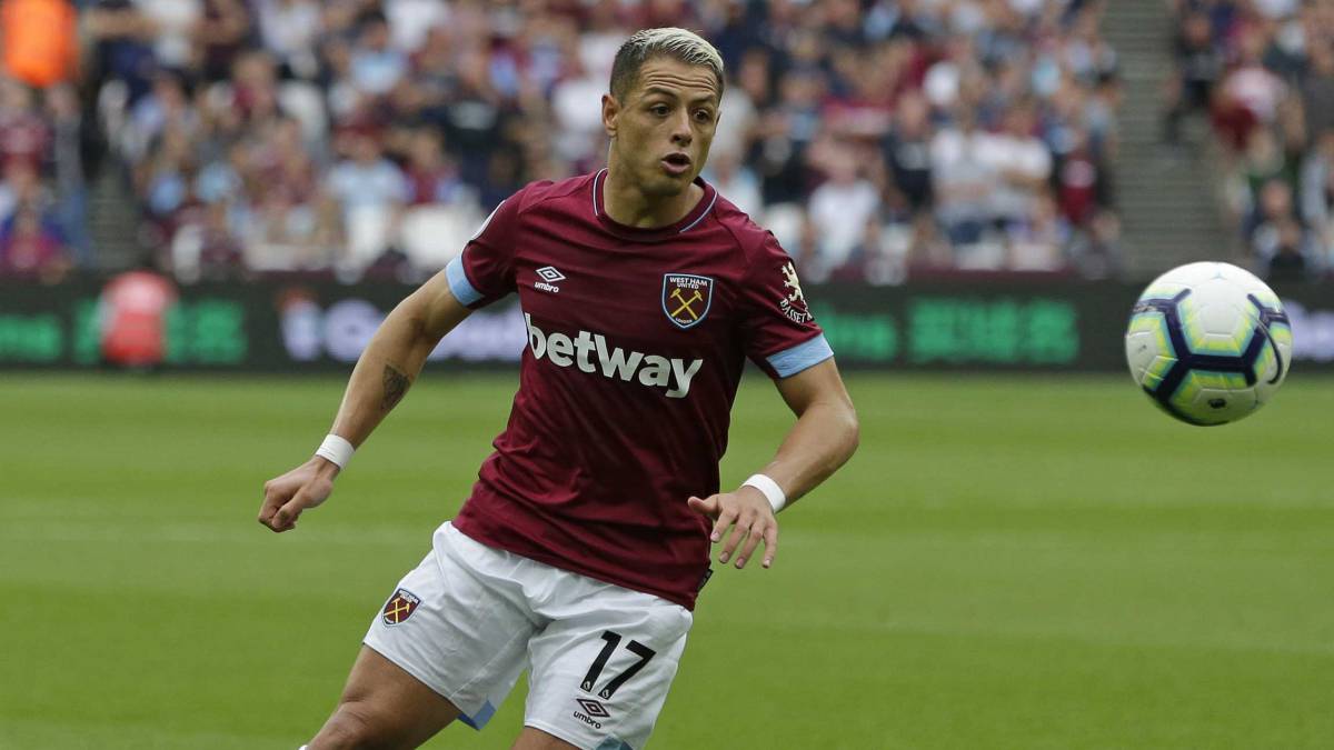 Chicharito Hernández in action with West Ham of the Premier League