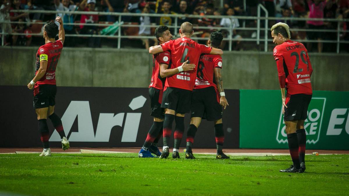Nelson Bonilla festejando su último gol con Bangkok United