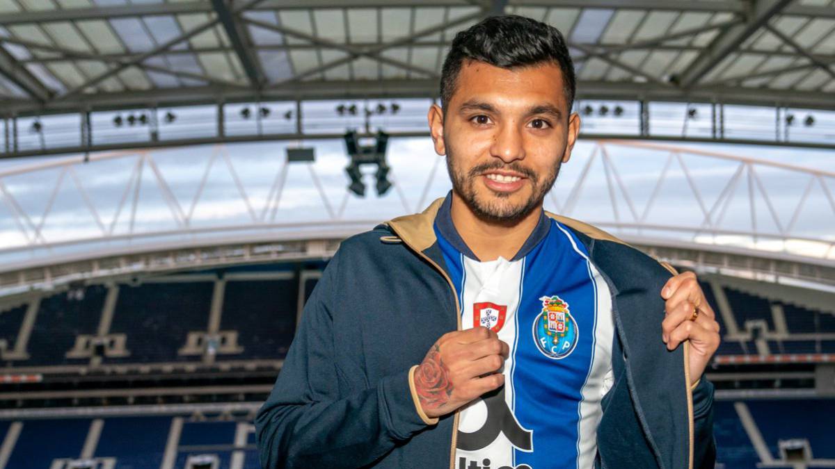 Jesús 'Tecatito' Corona after signing his new contract with Porto