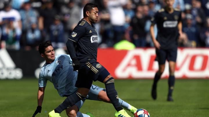 Marco Fabian #10 of Philadelphia Union controls the ball as Felipe Gutierrez #21 of Sporting Kansas City defends during the game