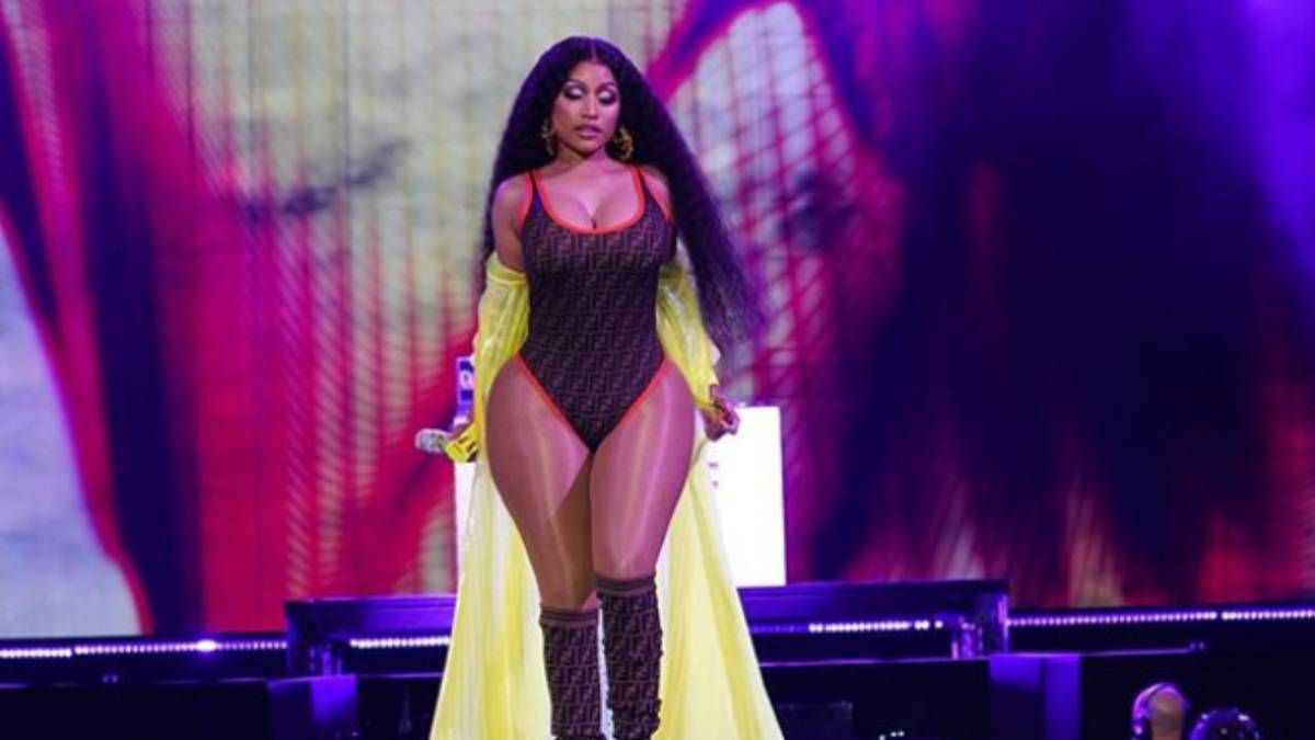 Luego de tres horas de retraso, la rapera anunció que cancelaría su show en Burdeos, Francia por "problemas técnicos", por lo que sus fans se enfurecieron