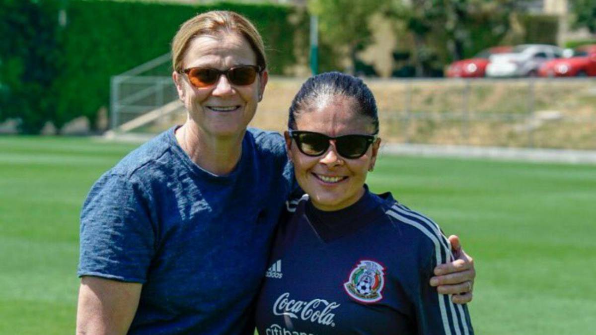 Jill Ellis y Mónica Vergara en el CAR