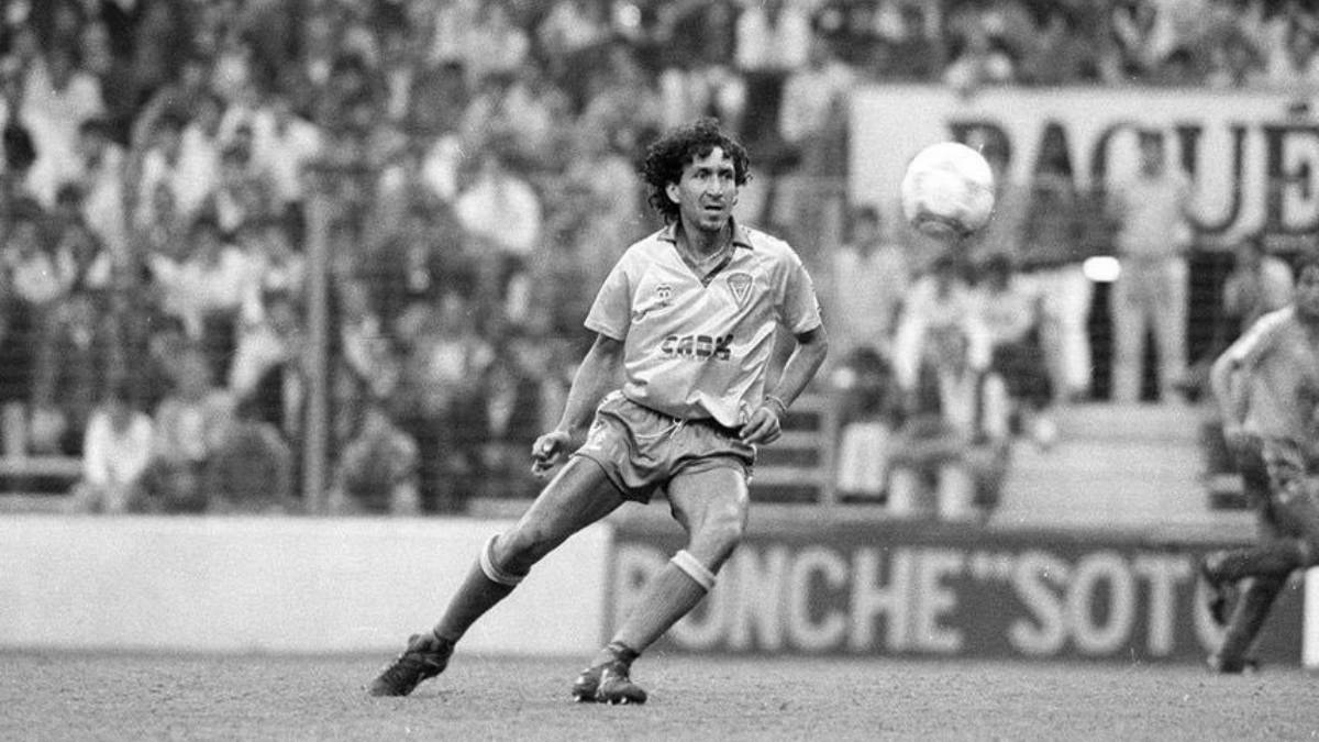 El mejor jugador en la historia de El Salvador cumple 61 años este 13 de marzo, por lo que recordamos algunos momentos en la carrera de 'Mágico' González.
