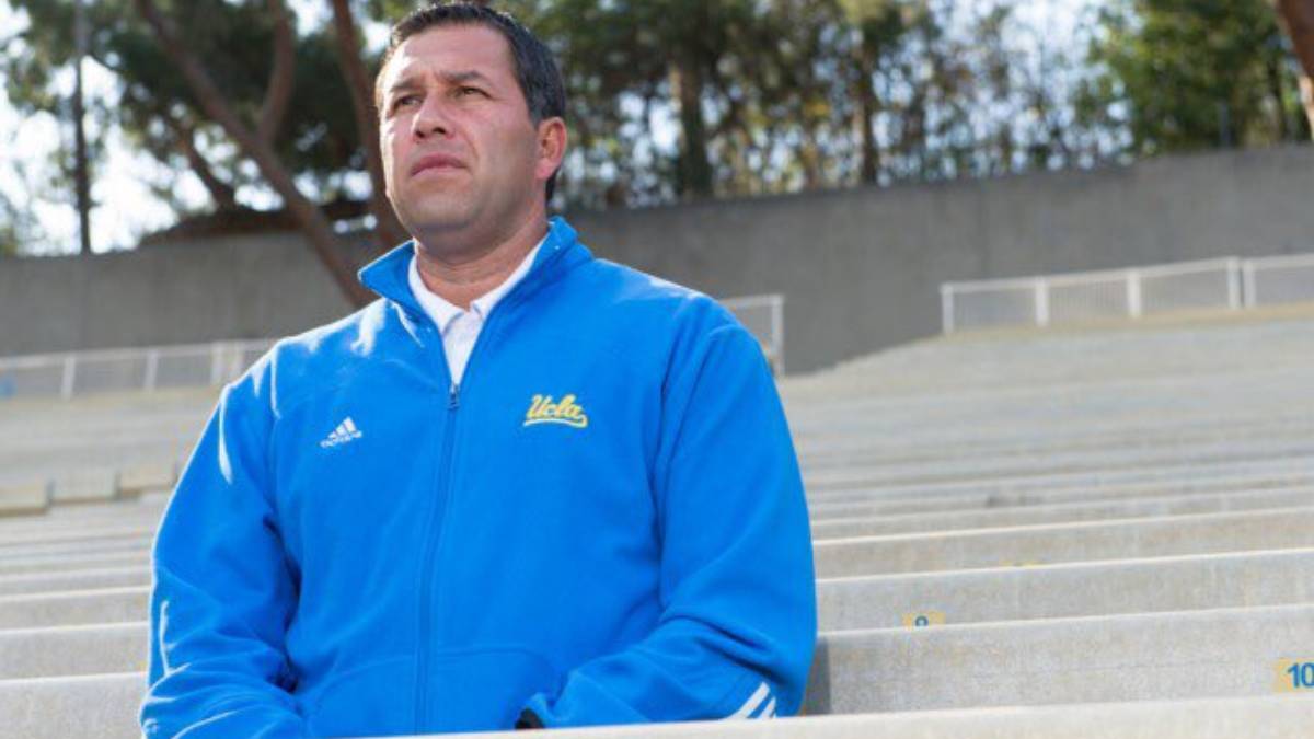 Jorge Salcedo, ex jugador de LA Galaxy y actual entrenador de la UCLA