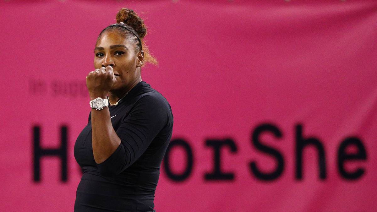 Serena Williams jugando tennis