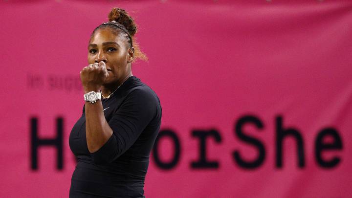 Serena Williams jugando tennis