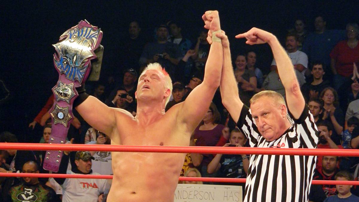 El luchador de 42 años habría salido de la WWE por sus problemas con Cena, y de la TNA por no haber asistido a un examen antidoping.