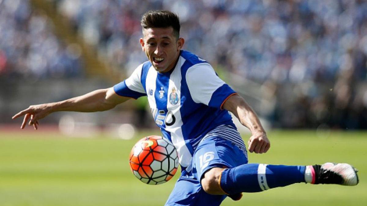 Héctor Herrera in action with Porto during the Portuguese League