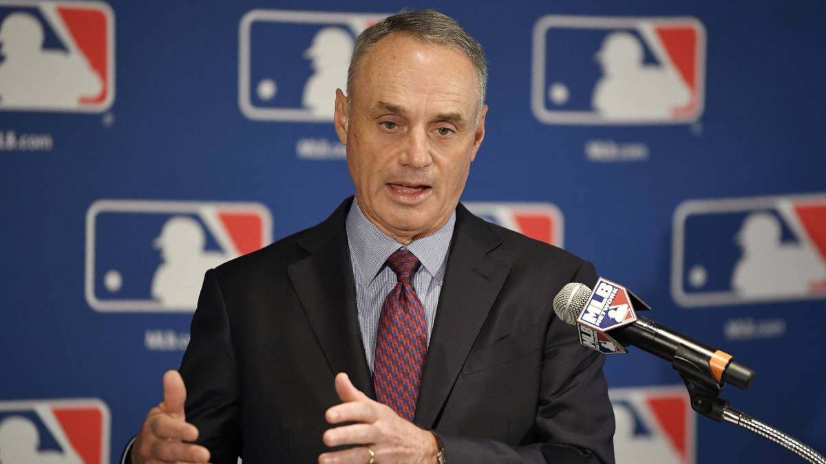 Rob Manfred en conferencia de prensa