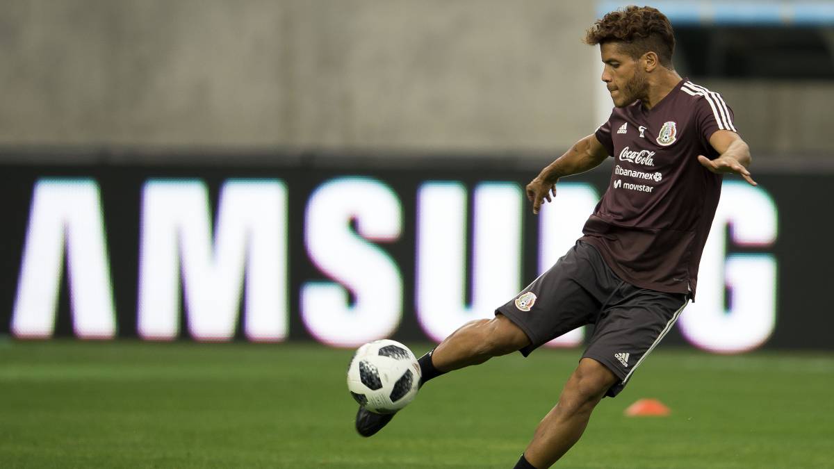 Jona dos Santos at practice with the Mexican National Team