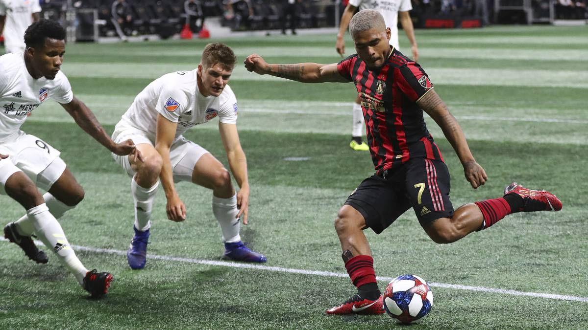 Atlanta United midfielder Josef Martinez takes a shot on goal that is blocked by FC Cincinnati